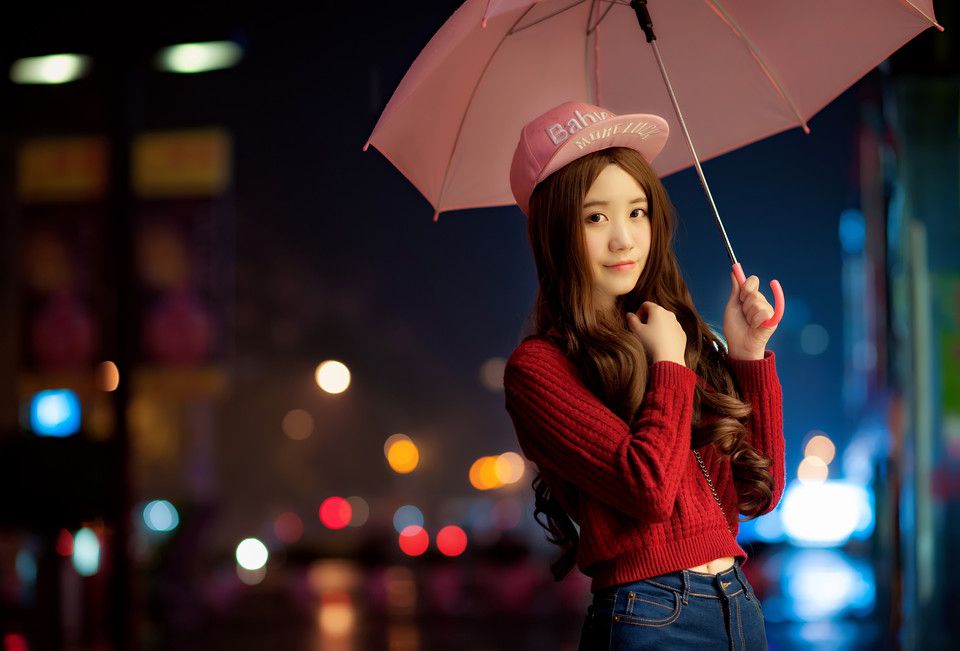 清纯萌妹子夜拍似精灵