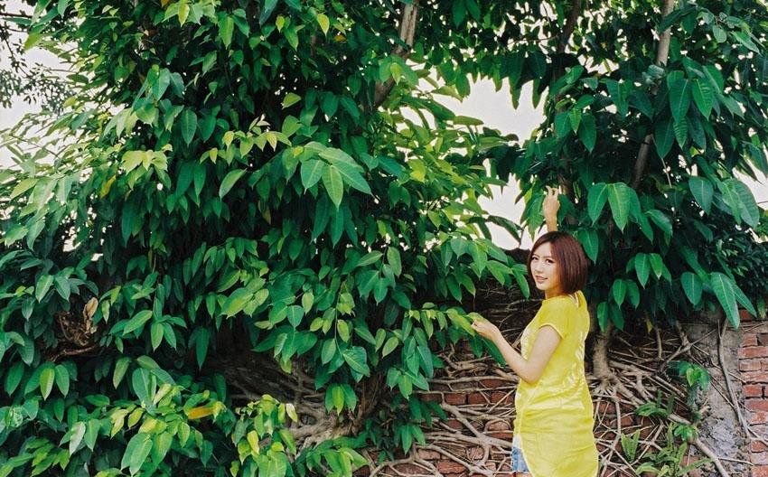 清新萌妹子甜美户外拍摄