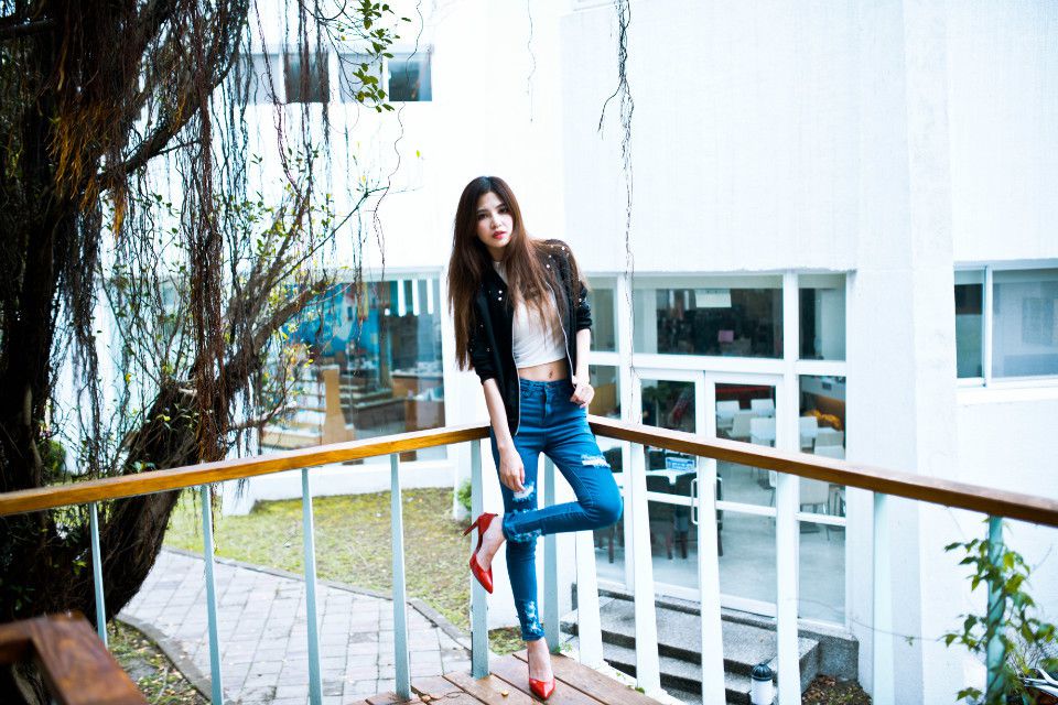性感长腿美女街拍写真