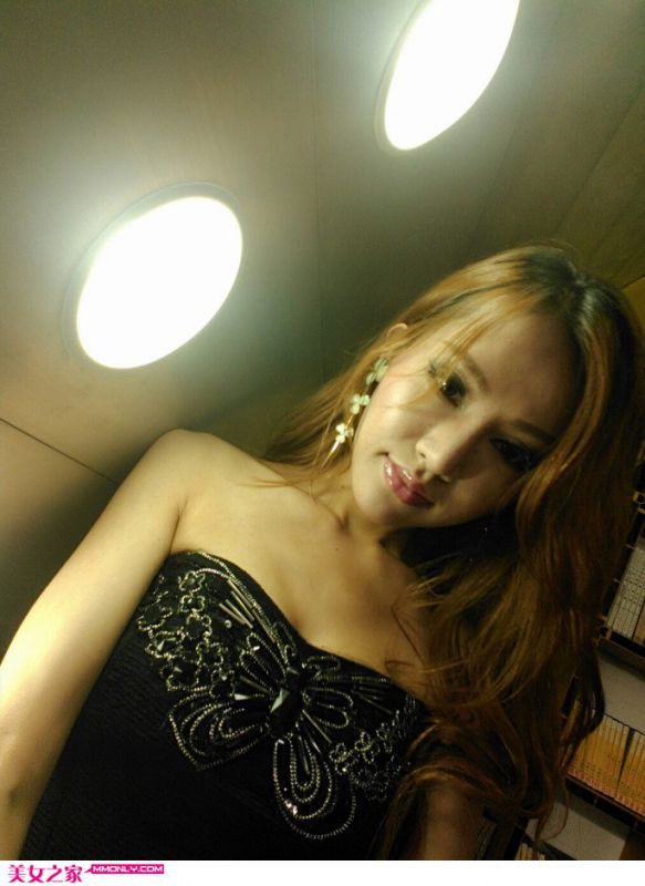 性感模特秀美背诱人写真