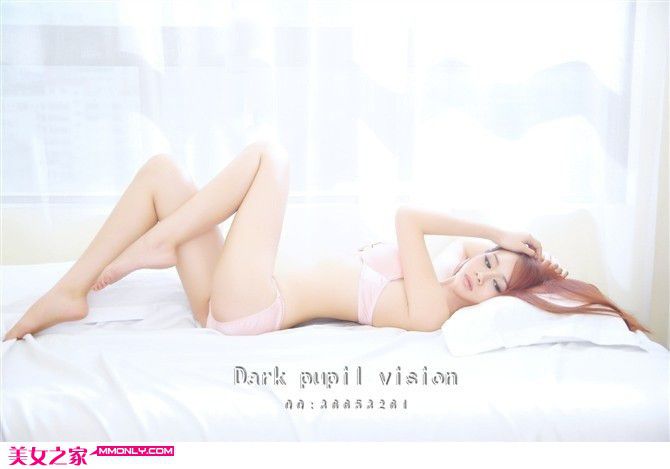 粉色蕾丝内衣小美女私房写真