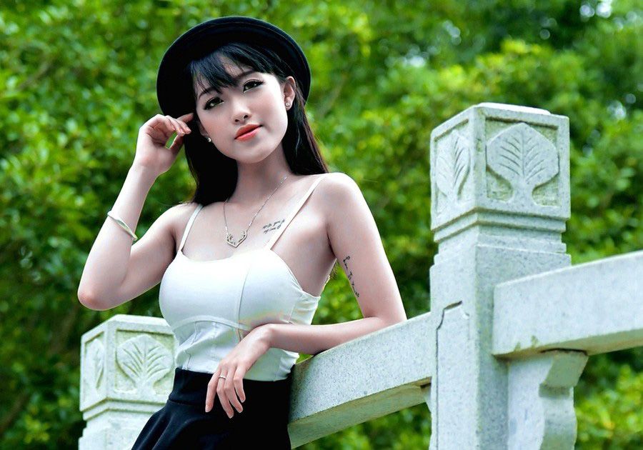 吊带短裙校花小清新迷人写真