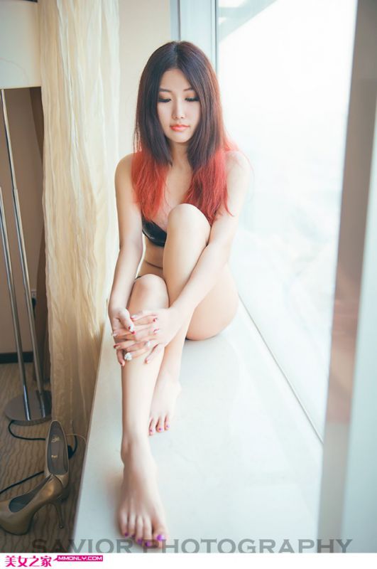 爆乳嫩模王若梦性感迷人写真