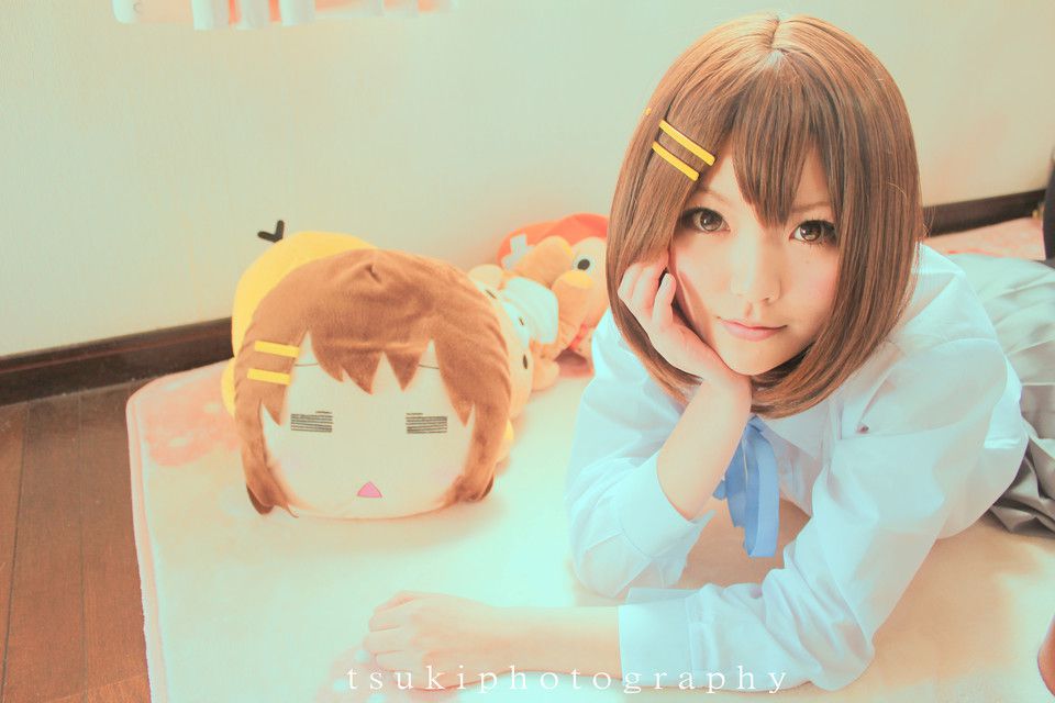 轻音少女cosplay写真显甜美笑容
