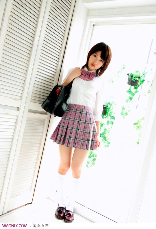 妩媚小萝莉性感翘臀迷人写真