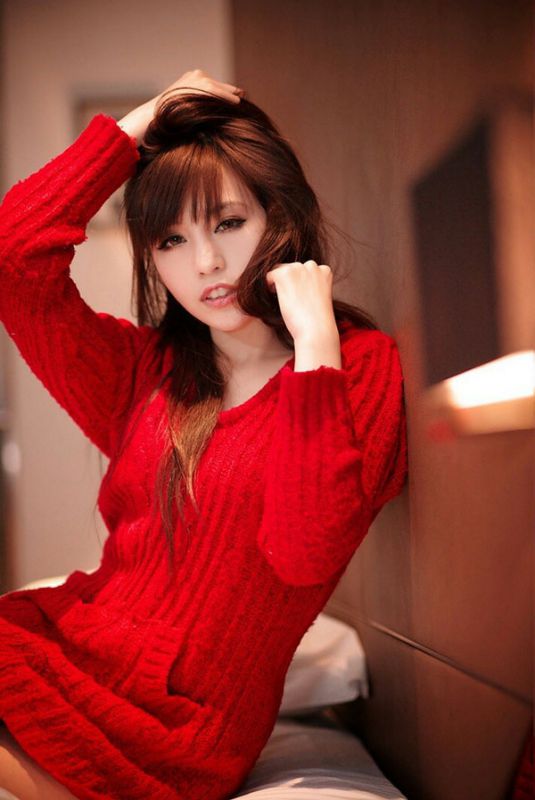 大胸美女私房红色性感撩人诱惑