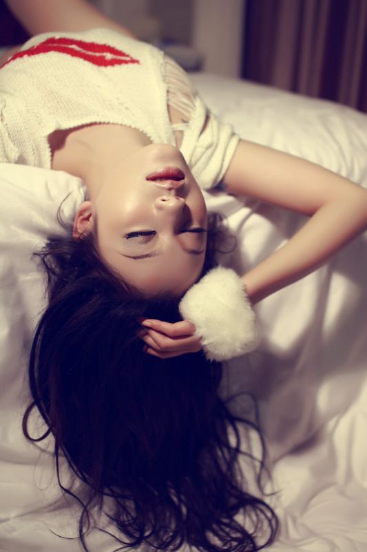 妖娆美女大尺度美臀美腿诱惑写真