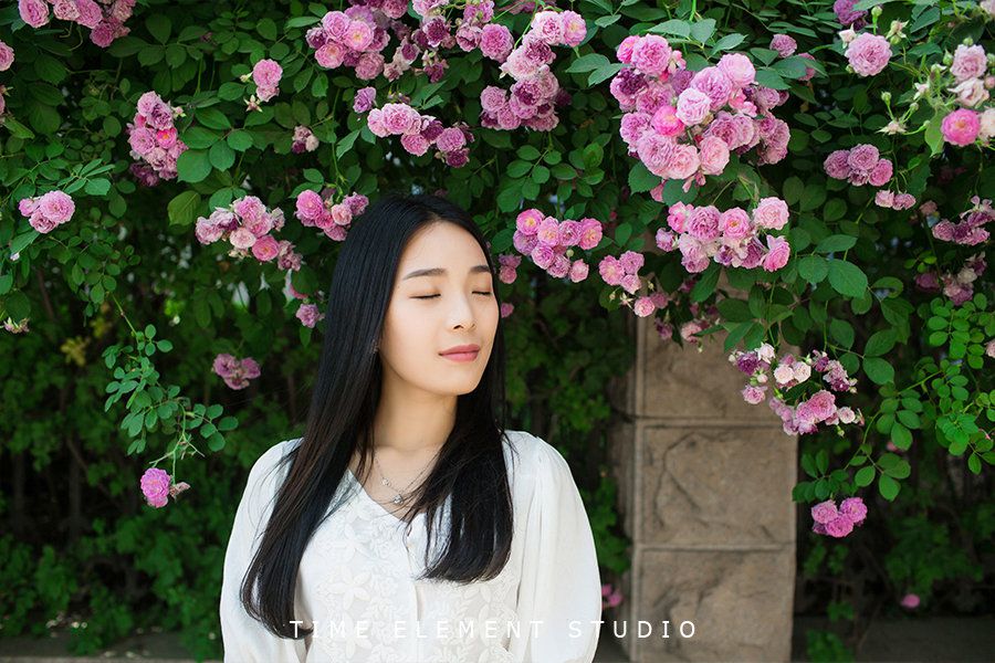 玫瑰花海校花清新迷人写真