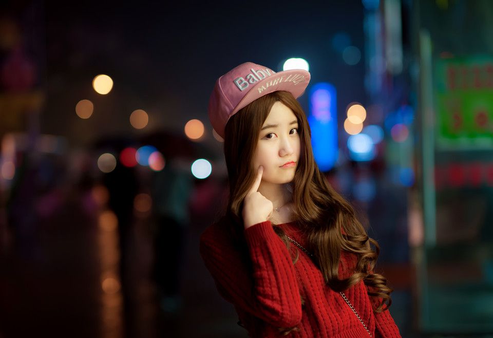 清纯萌妹子夜拍似精灵