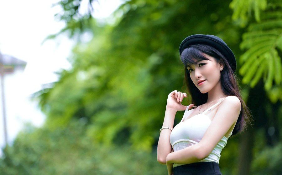 吊带短裙校花小清新迷人写真
