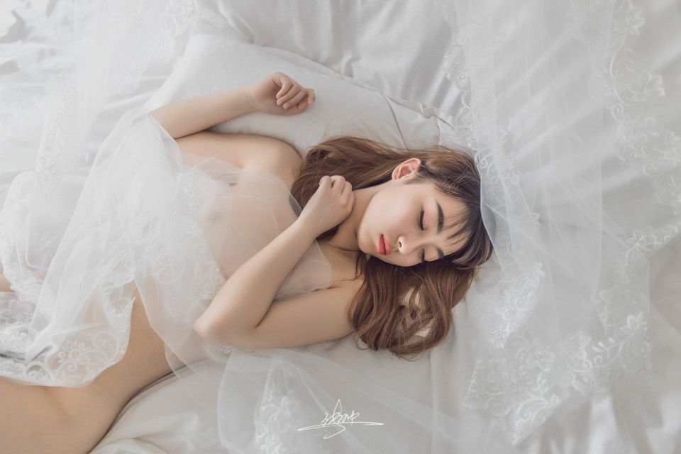 妖娆美女白纱美臀诱惑