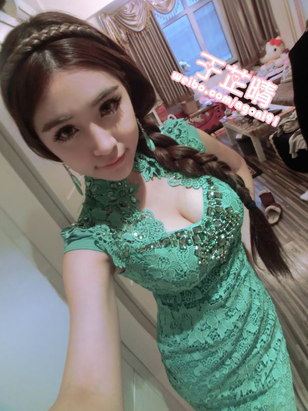 旗袍美女于芷晴高清性感自拍照