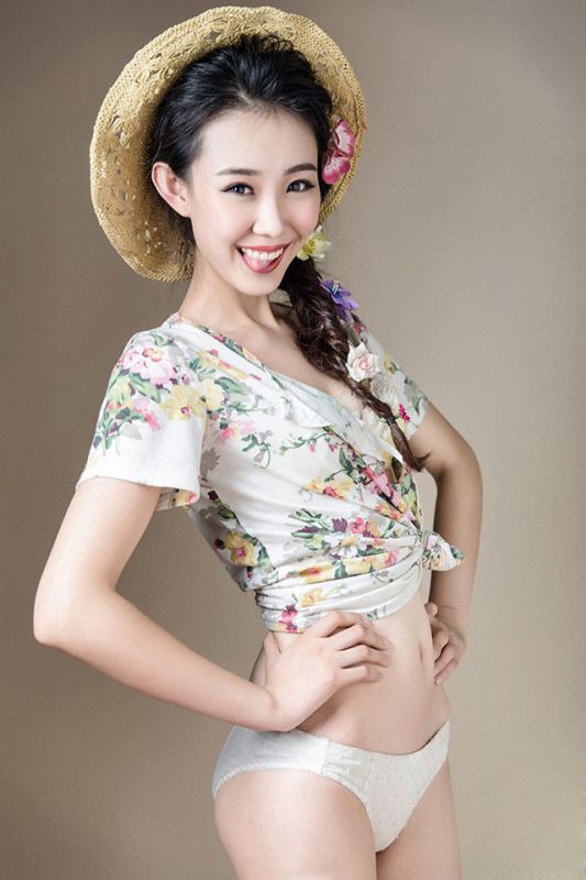 可爱少女小清新大秀迷人爆乳
