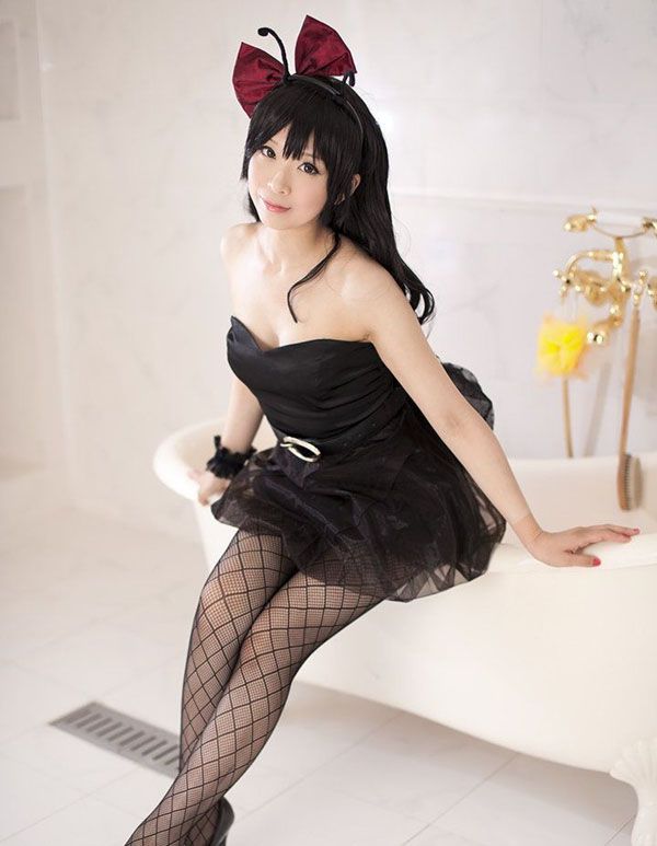 肤白貌美大眼长腿美女极具暧昧诱惑
