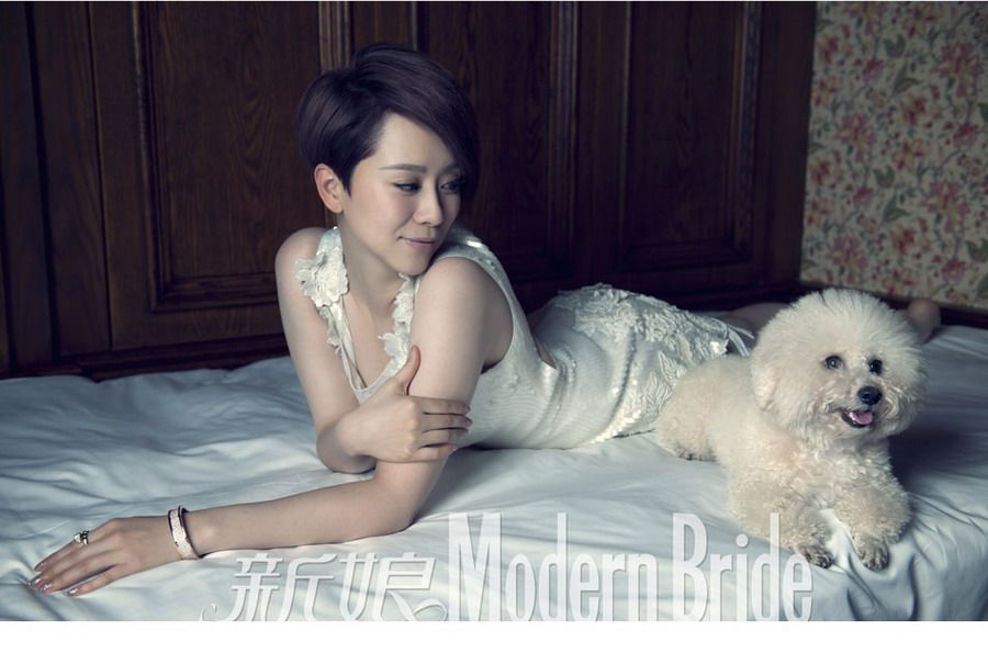 女星海清裹胸婚纱性感写真