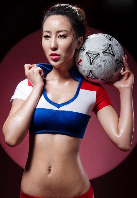 足球宝贝美臀长腿爆乳诱惑写真