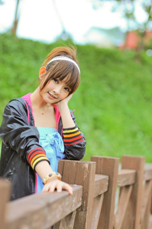 90后萌妹子小清新迷人写真
