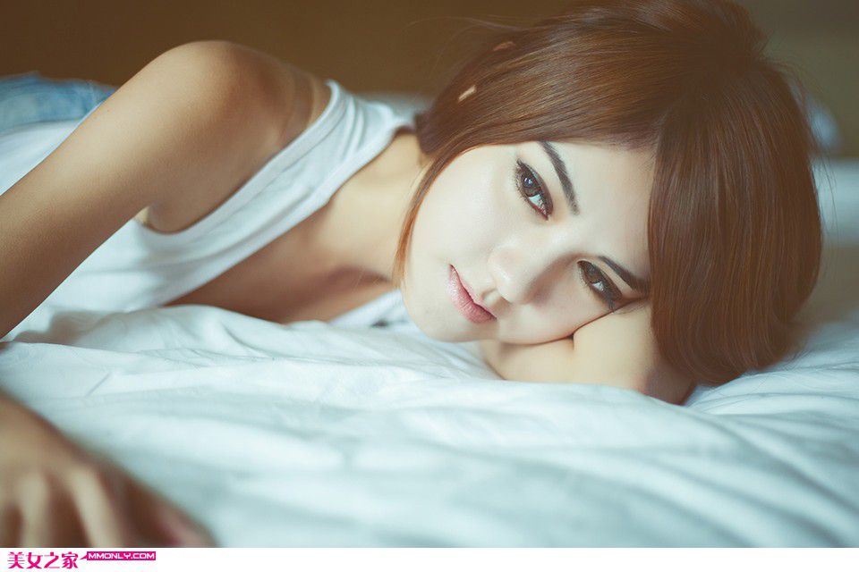 慵懒小美女可爱高清写真