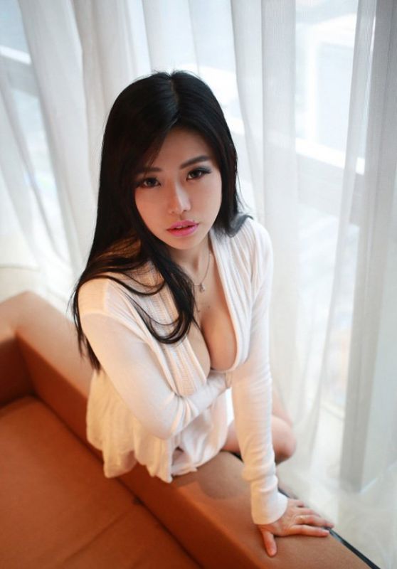 性感美少女演绎美臀长腿诱惑写真