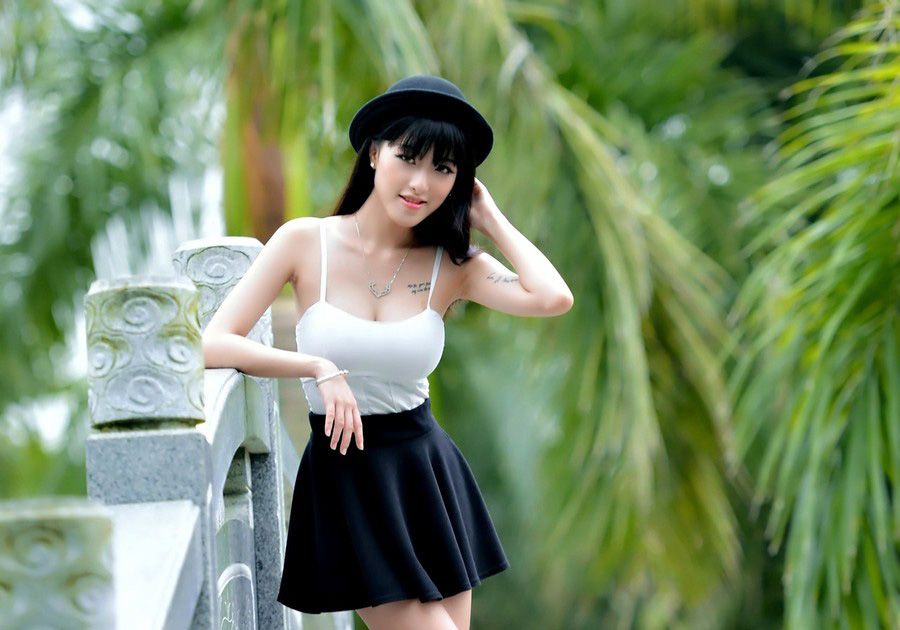 吊带短裙校花小清新迷人写真