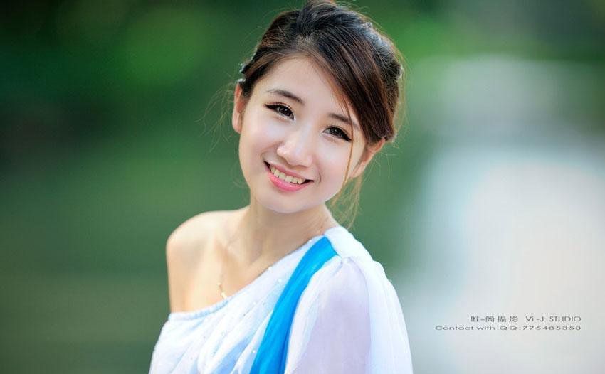 清纯可爱萌妹子小清新户外写真