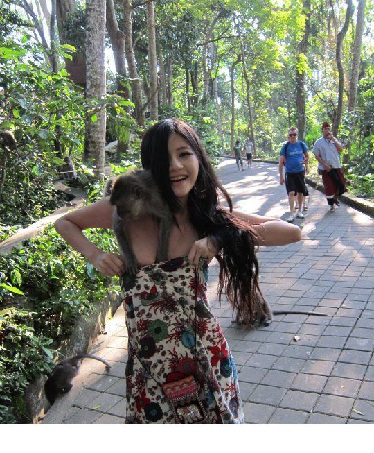 性感美女陈维芊遭袭胸诱人图集