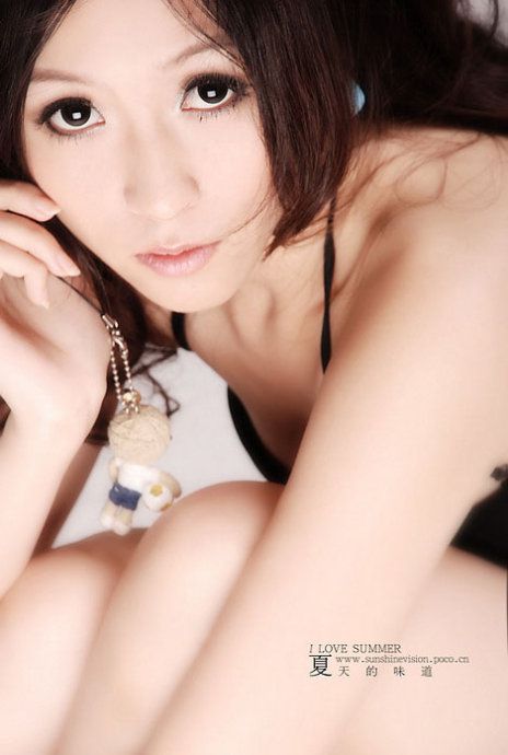 黑色内衣萌妹子私房诱惑写真