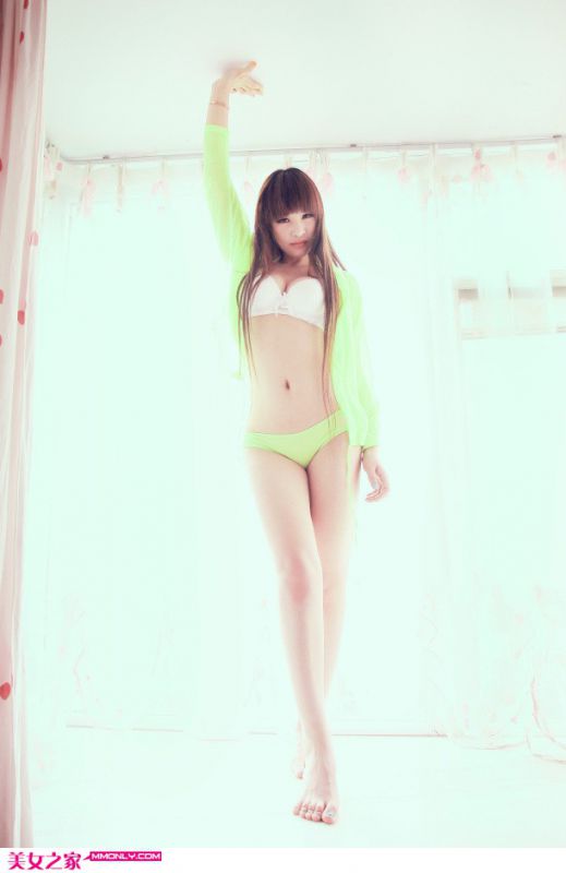 可爱小美女苏夏性感私房照