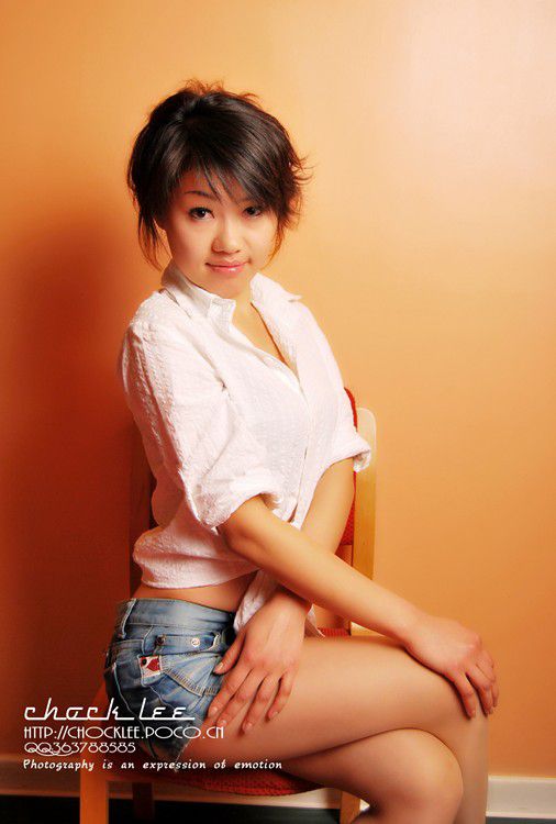 豹纹内衣翘臀美女私房照