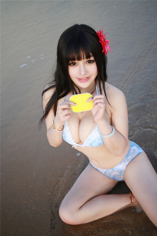 秀人模特可儿巨乳翘臀沙滩唯美写真