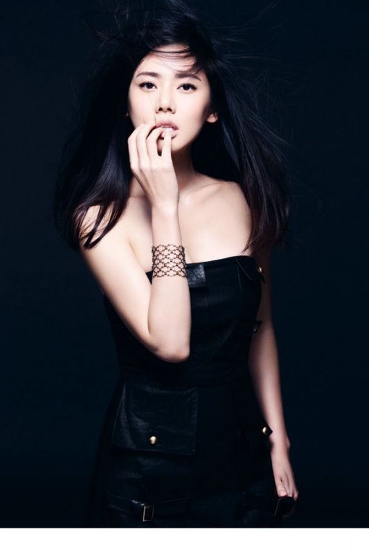 火辣身材美女秋瓷炫性感写真