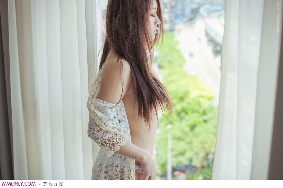 半裸上身性感美女高清写真