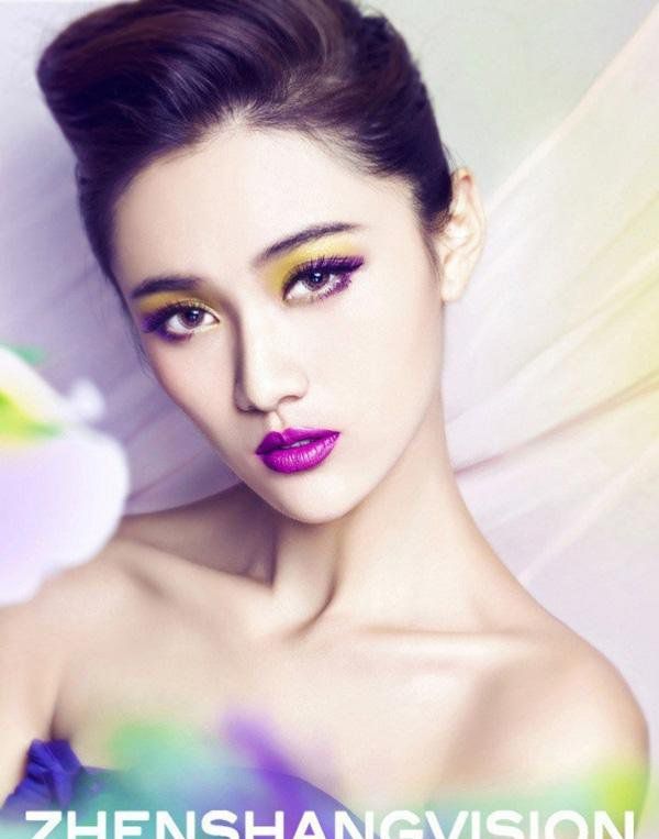 萌妹子浓艳妆容迷人写真