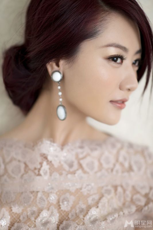 甜美清新美女白冰蕾丝写真