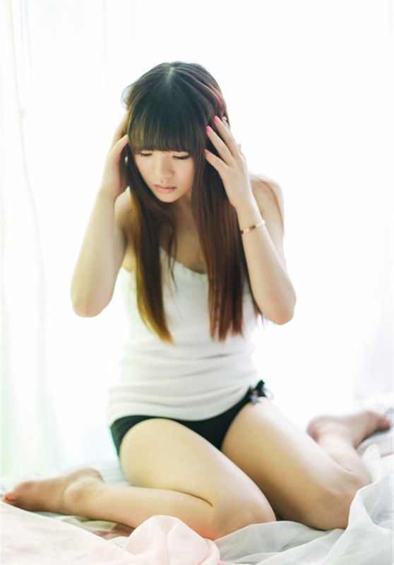 性感萌妹子迷人酥胸诱惑写真