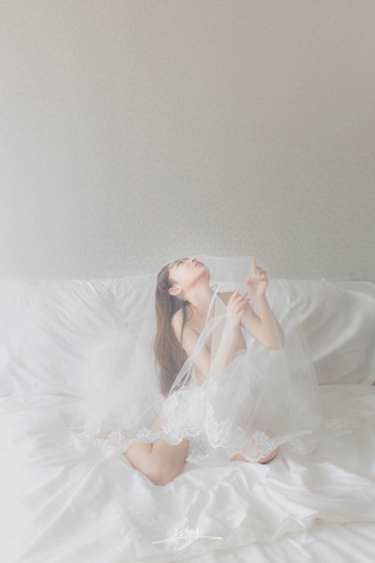 妖娆美女白纱美臀诱惑