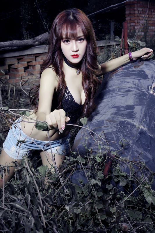 性感美眉私房秀翘臀美胸私房照