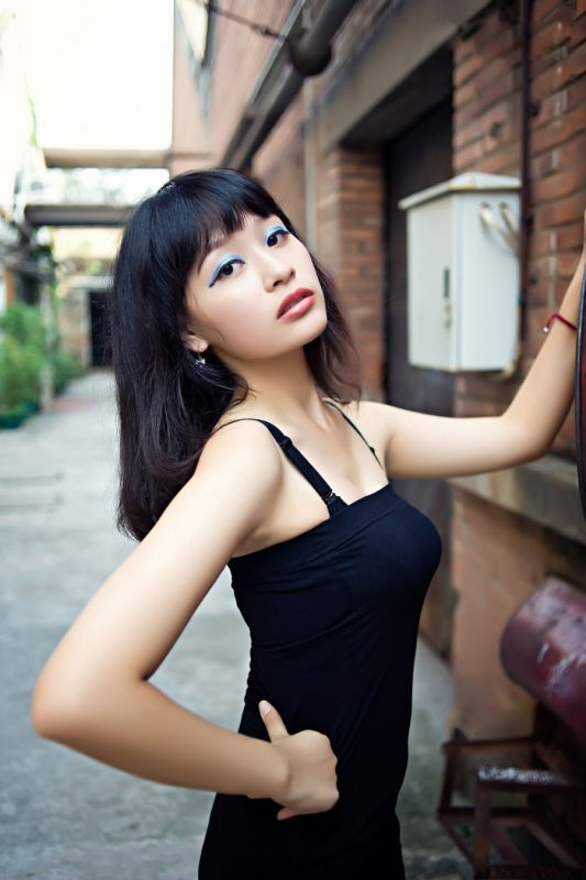 性感黑裙美女高清写真