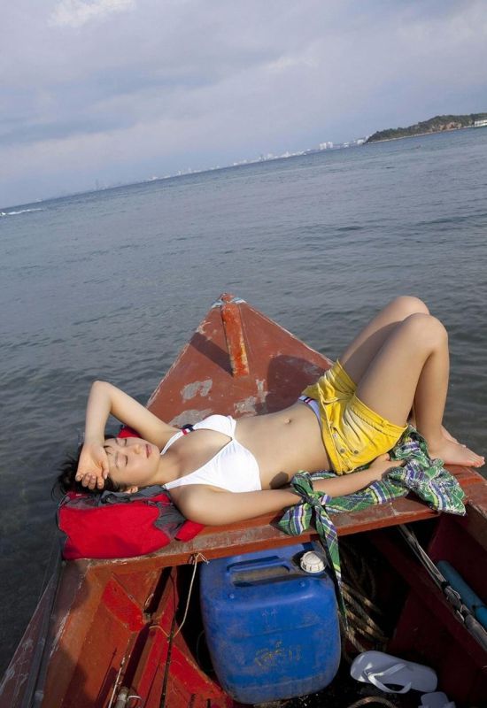 日本萌妹子小池里奈海边写真