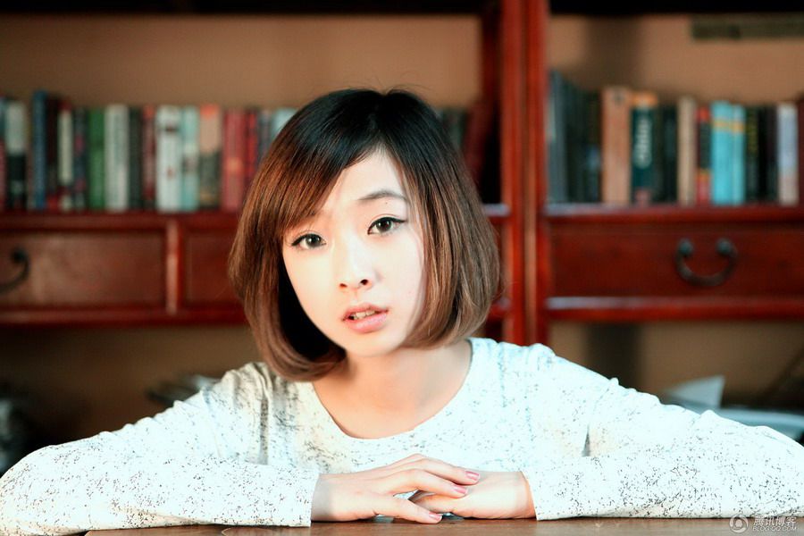 90后美女何曼婷高清素颜写真