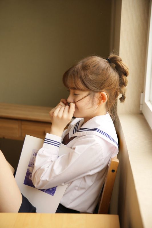 校园女神水手制服风骚丝袜惹火写真
