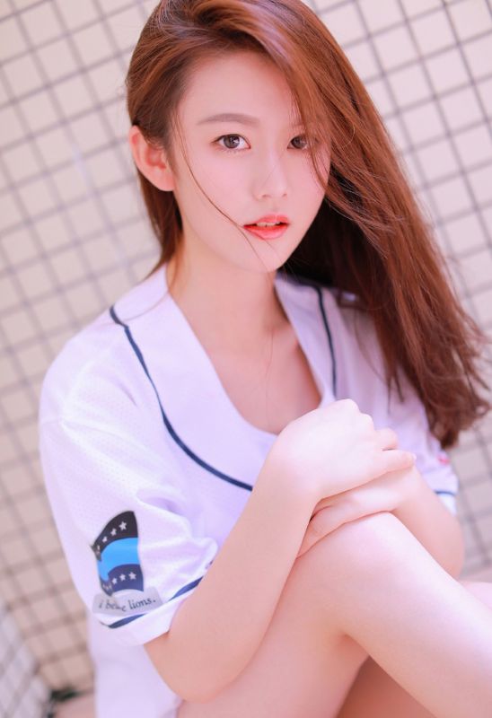 校园火辣帅气小太妹雪肌长腿白丝风骚写真