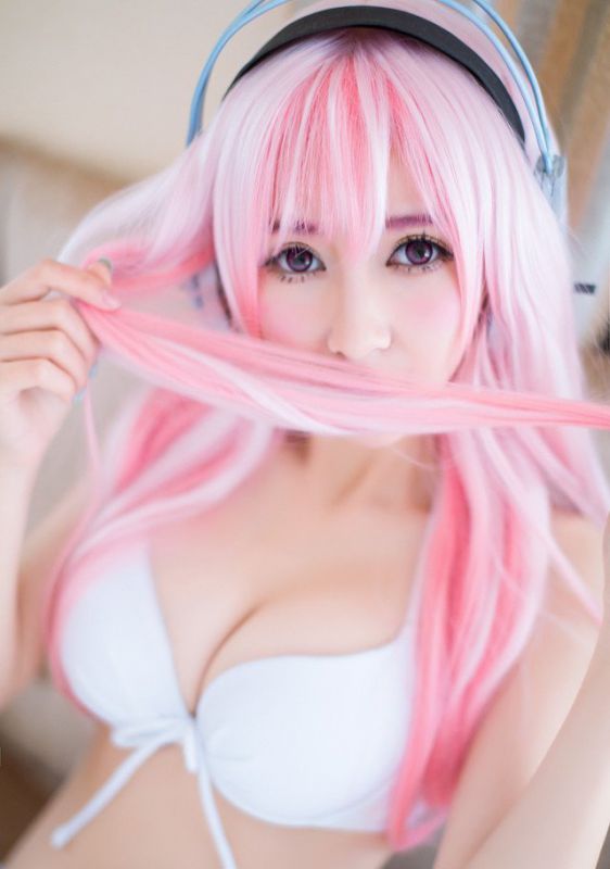 清纯迷人萌妹子cosplay粉红女郎
