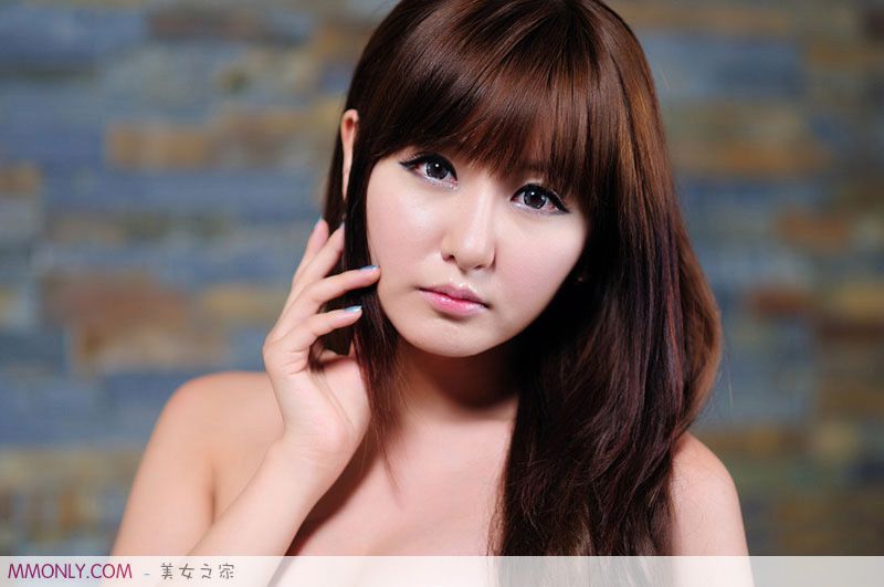 韩国妩媚美女酥胸性感写真