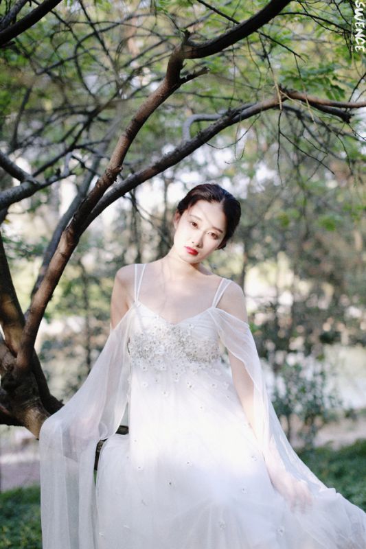 白色薄纱长裙美女唯美写真