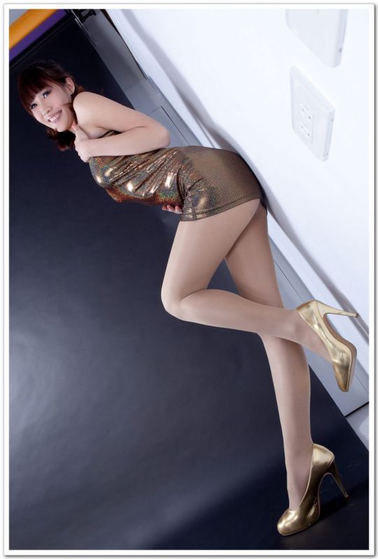 长腿美女性感翘臀写真照