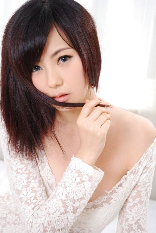 性感蕾丝美女酥胸迷人写真