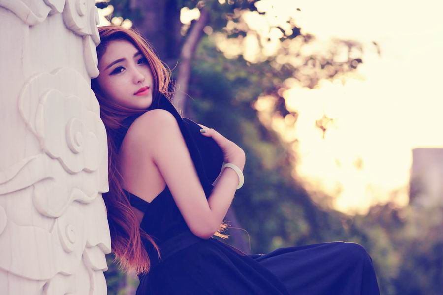 夏日小美女唯美户外拍摄写真