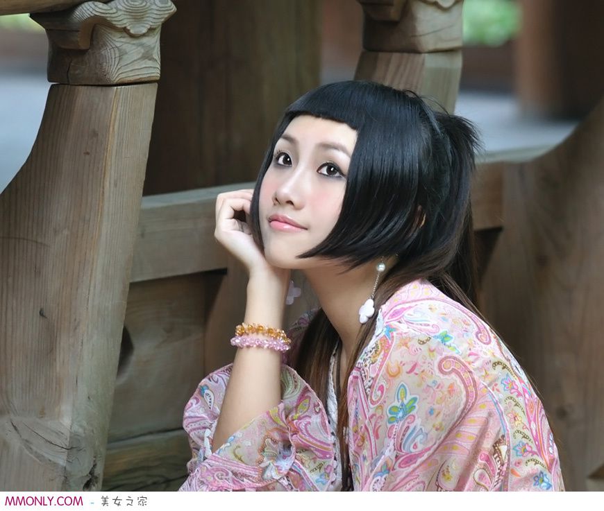 韩系风格的清纯美女高清户外拍摄
