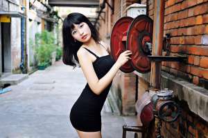 性感黑裙美女高清写真